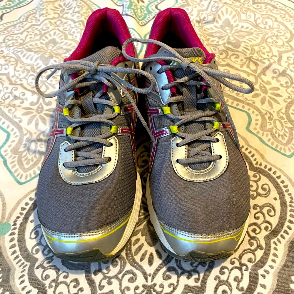 ASICS gel size 10.5 sneakers Gray & Pink